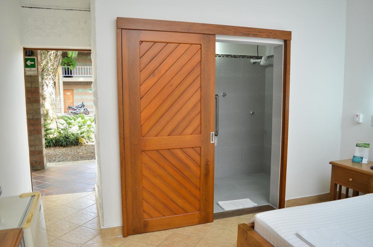 Hosteria Horizontes Caucasia Esterno foto